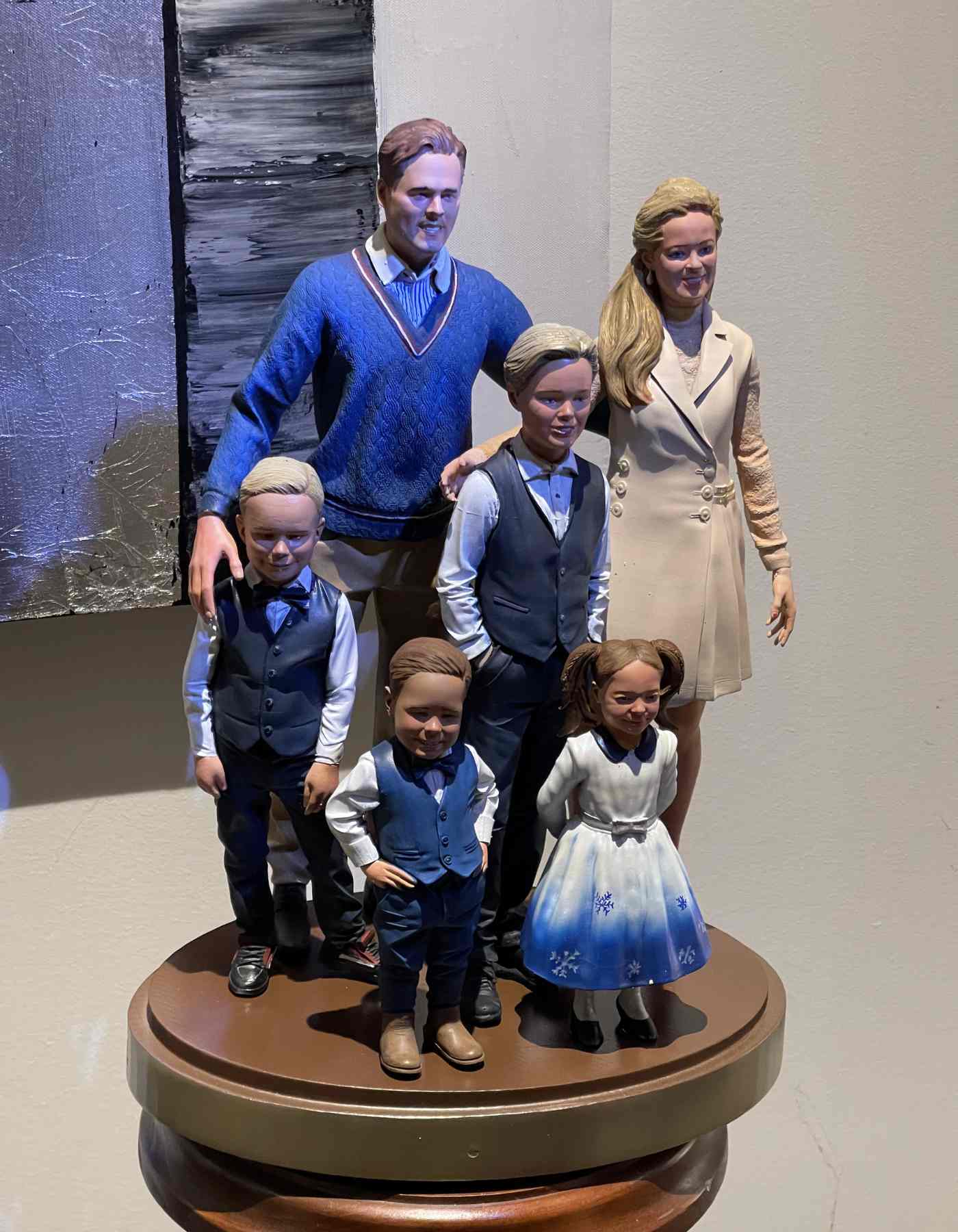 Luxury family sculptures that preserve your legacy in form