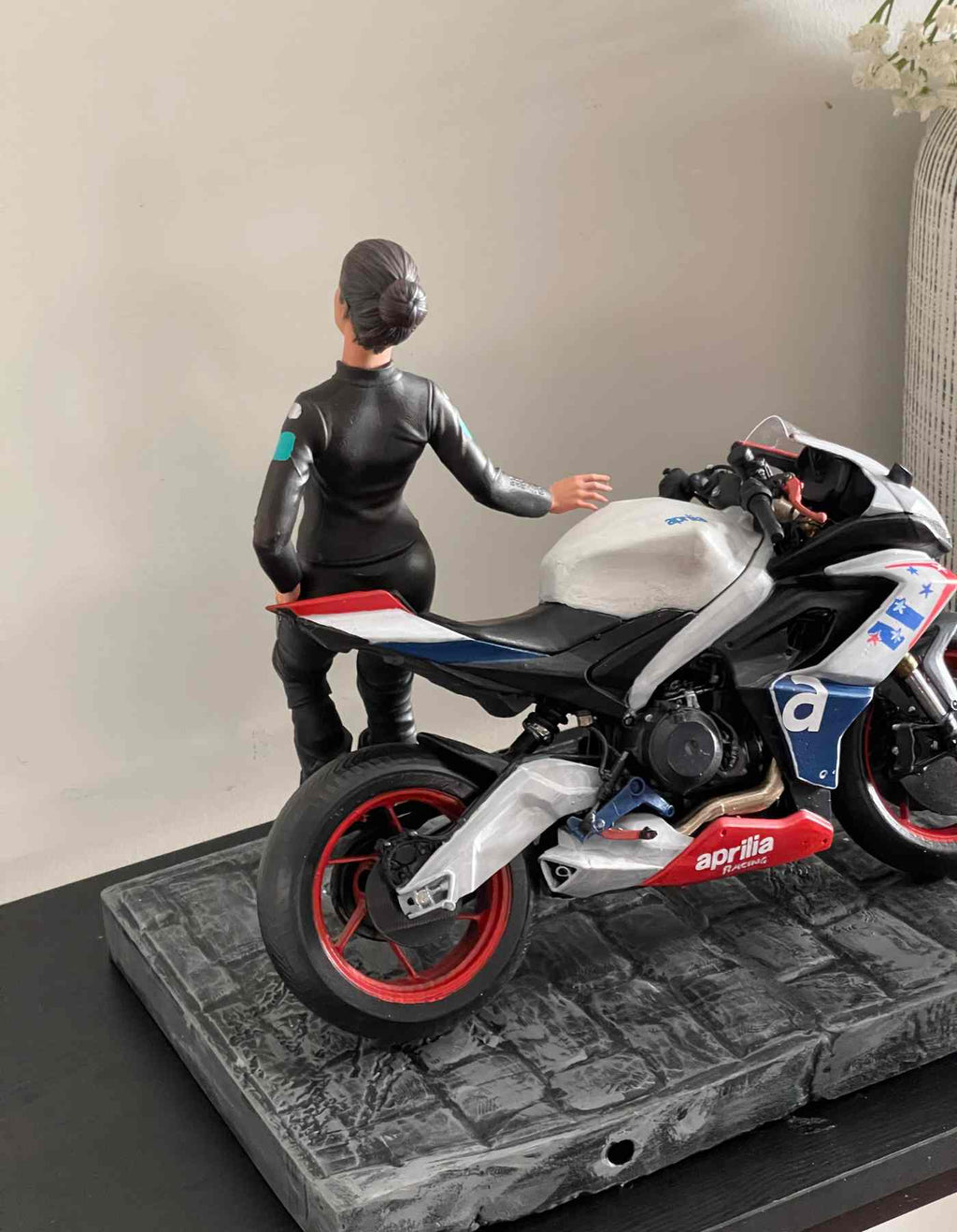 Custom motorcycle Sculptures - Perfect Gifts for Bikers