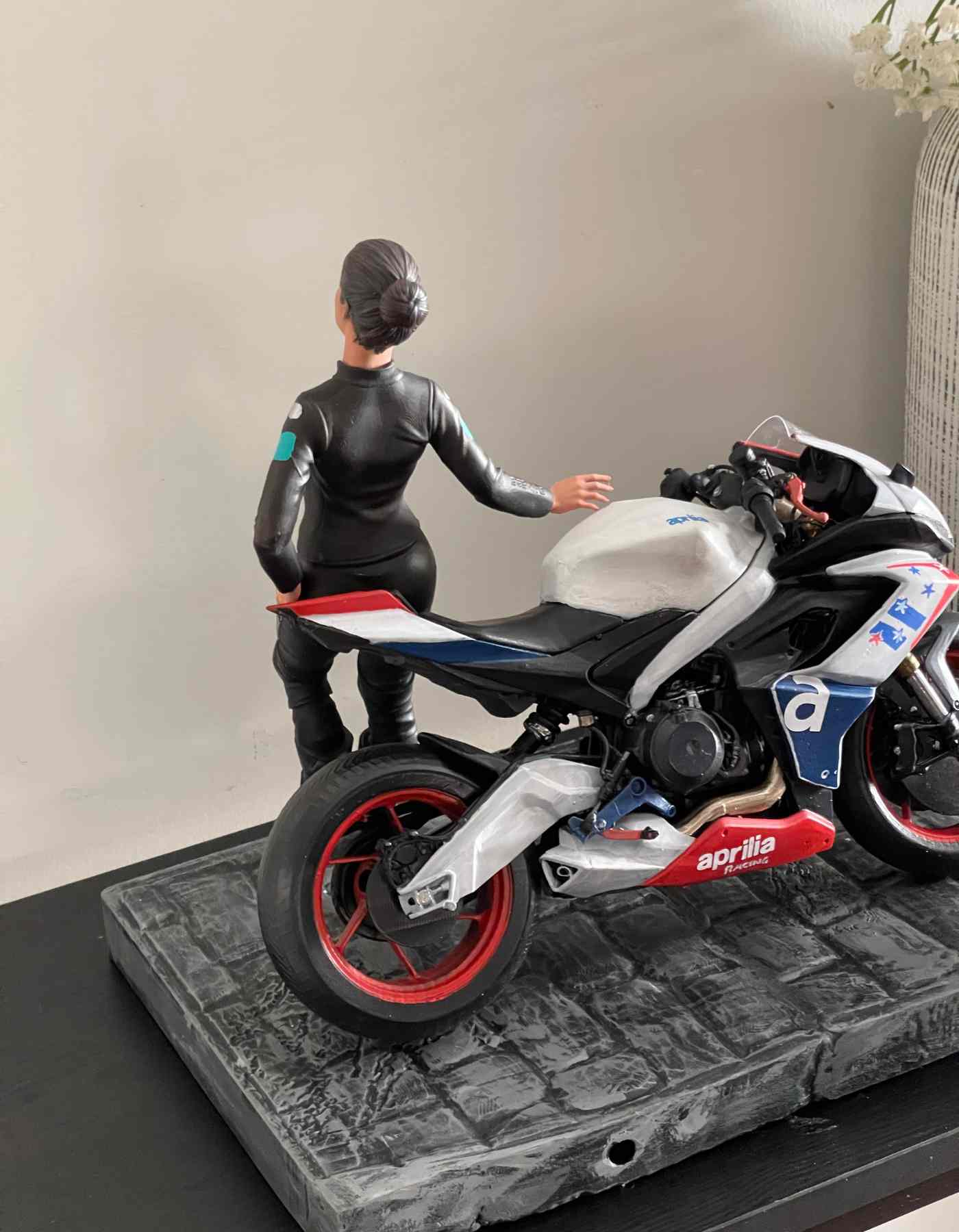 Custom motorcycle Sculptures - Perfect Gifts for Bikers
