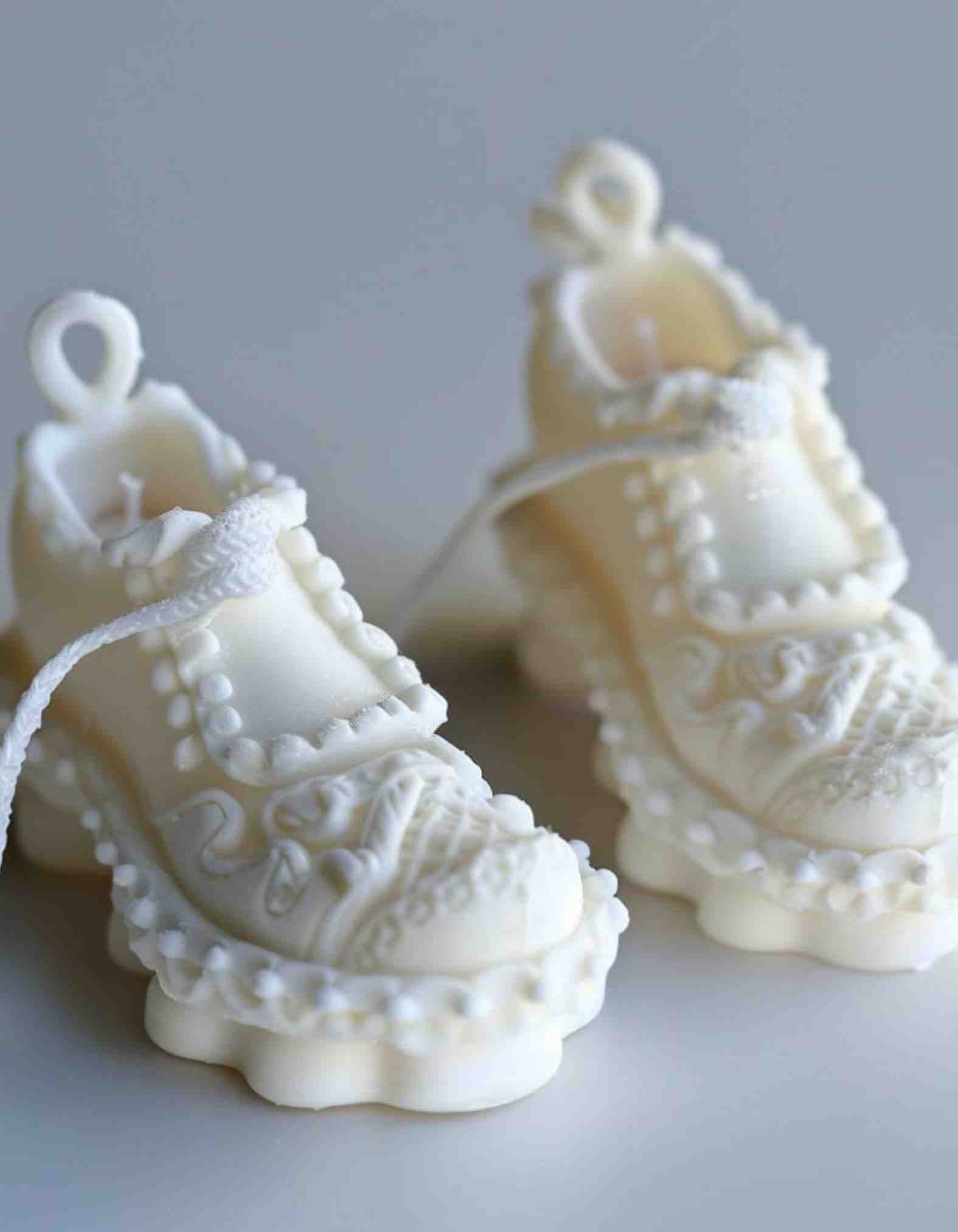 Custom Made candle gifts - Custom made candle Gifts - Personalized candle Presents with a Modern Touch