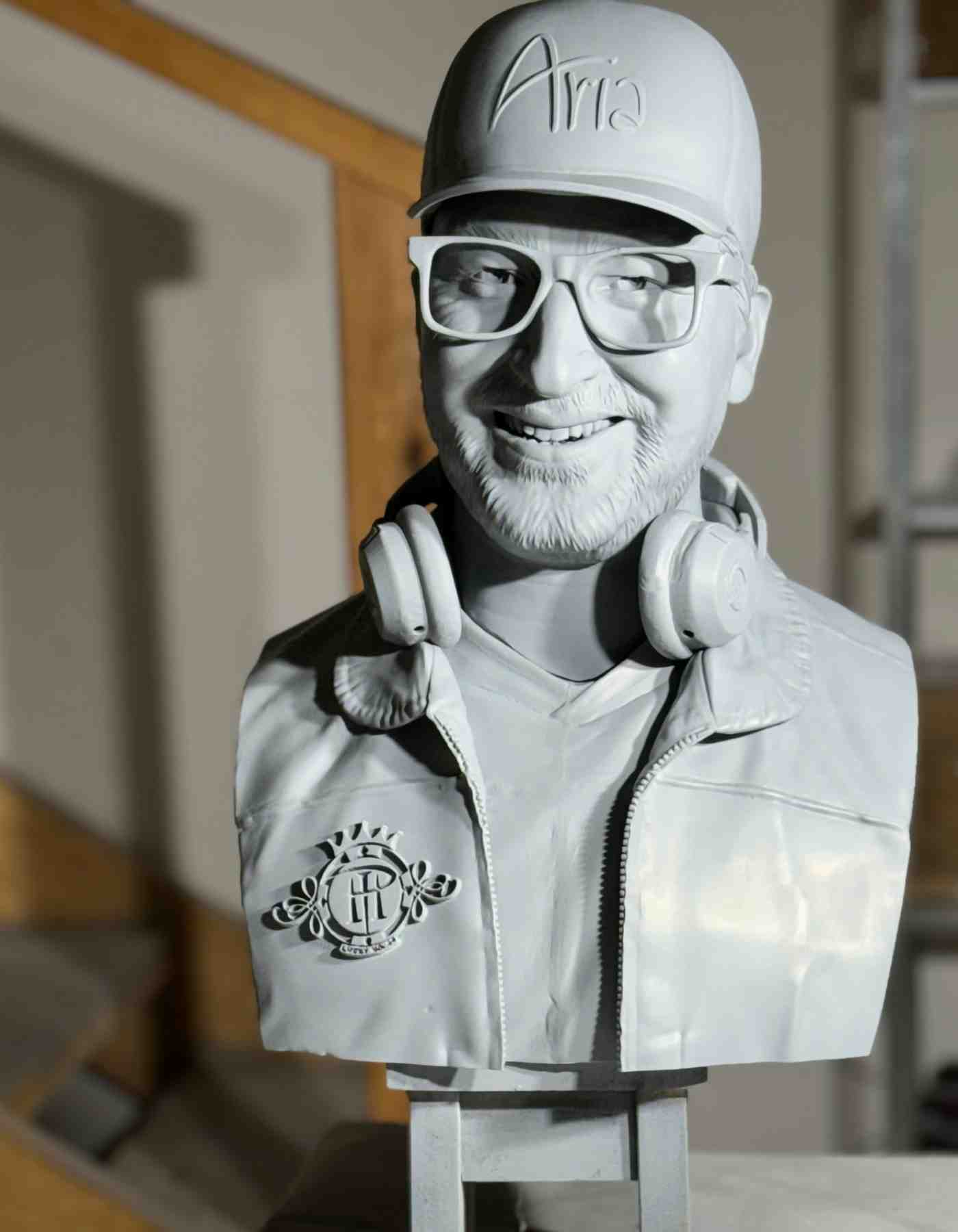 Customized Life-Size Head Sculpt & Headphone Stand - Unique Design