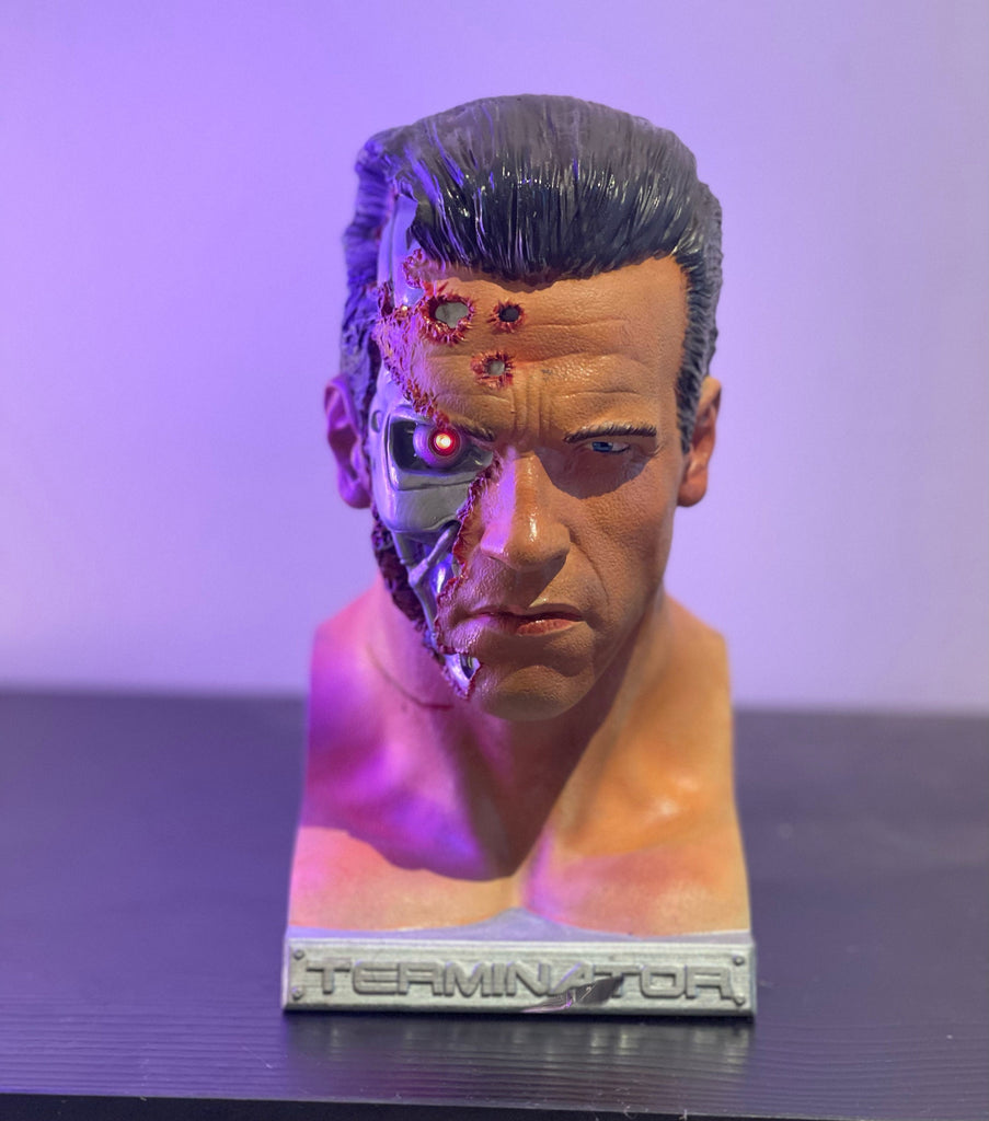 Terminator statue Bust T-800 Action figure by Arnold Schwarzenegger maximum realism with integrated LED Endoskeleton / Gifts for Him/